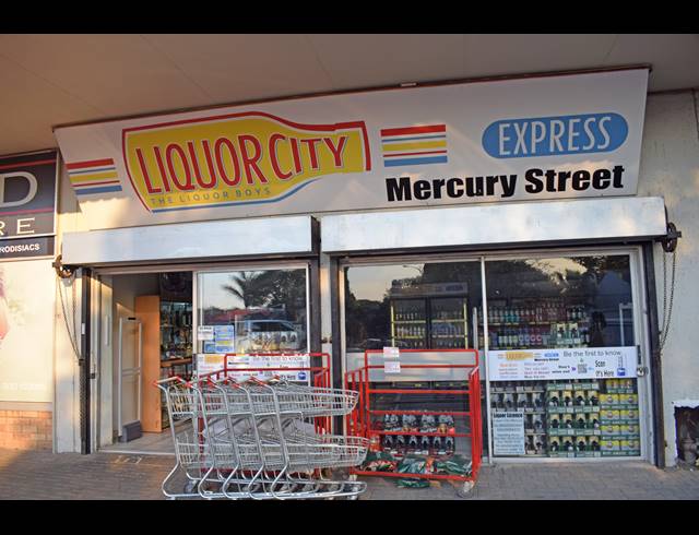 1,205M² RETAIL FOR SALE IN FARRARMERE